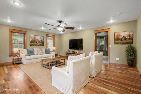 604 SW 8th Independence IA 50644