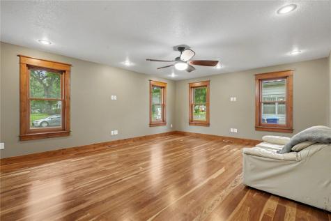 604 SW 8th Independence IA 50644