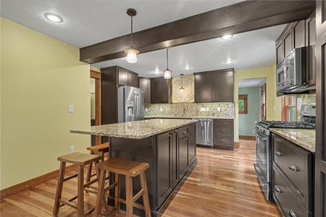604 SW 8th Independence IA 50644