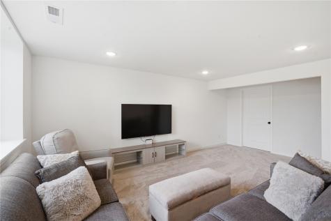 2642 Burr Oak Court Marion IA 52302