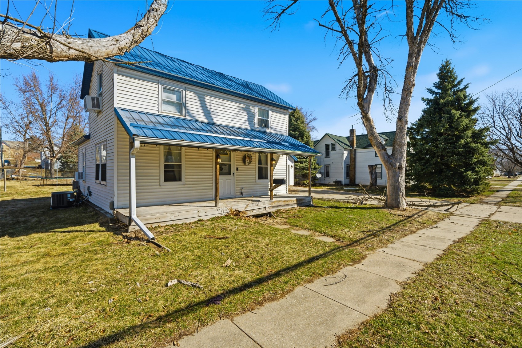 708 3rd Street SE Independence IA 50644