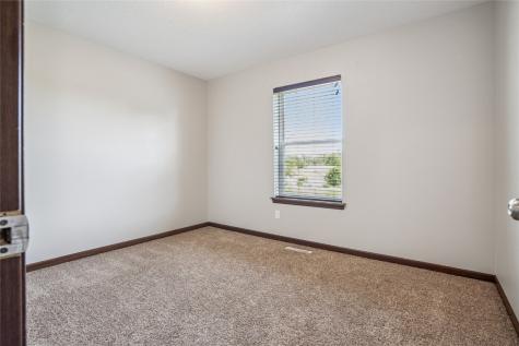 2121 Rosewood Drive NW Cedar Rapids IA 52405