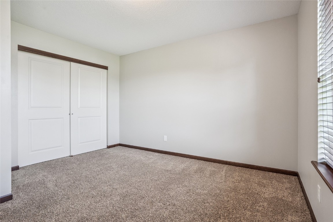 2121 Rosewood Drive NW Cedar Rapids IA 52405