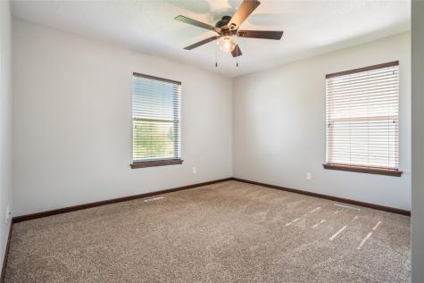 2121 Rosewood Drive NW Cedar Rapids IA 52405