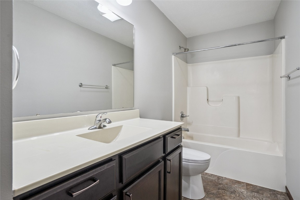 2121 Rosewood Drive NW Cedar Rapids IA 52405