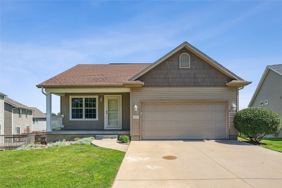 2121 Rosewood Drive NW Cedar Rapids IA 52405