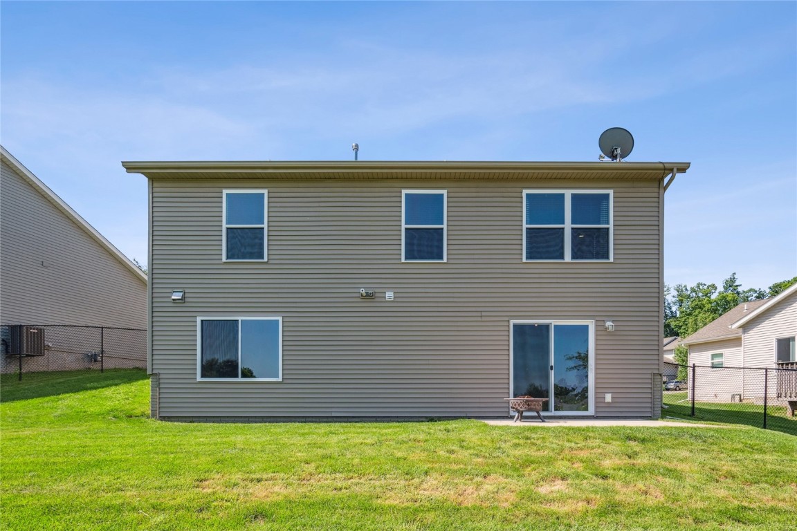 2121 Rosewood Drive NW Cedar Rapids IA 52405