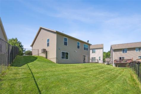 2121 Rosewood Drive NW Cedar Rapids IA 52405