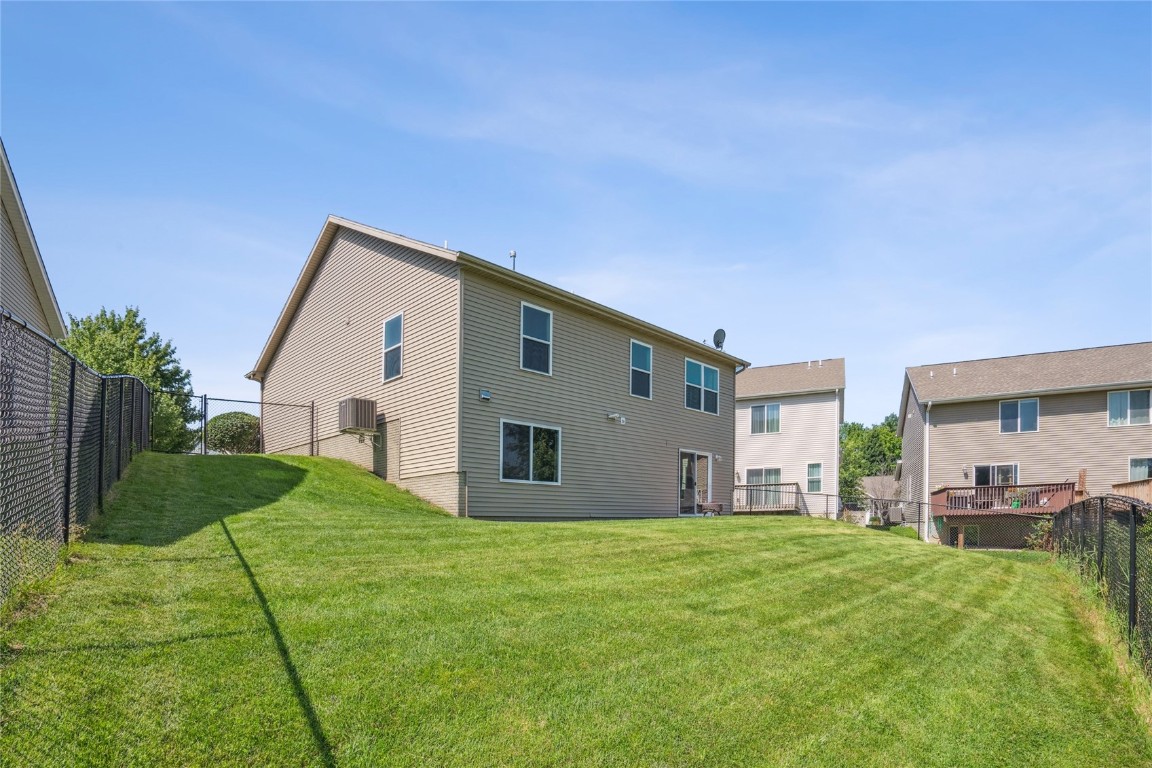 2121 Rosewood Drive NW Cedar Rapids IA 52405