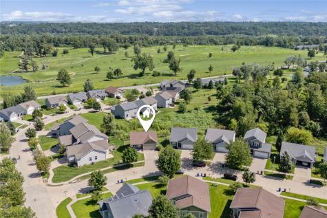 2121 Rosewood Drive NW Cedar Rapids IA 52405
