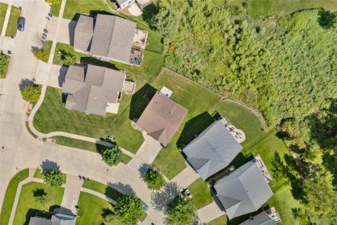2121 Rosewood Drive NW Cedar Rapids IA 52405