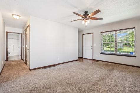 2121 Rosewood Drive NW Cedar Rapids IA 52405