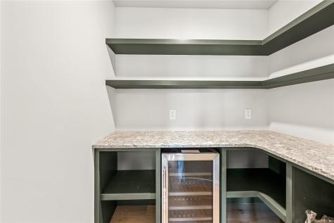 8818 Zeppelin Avenue Cedar Rapids IA 52402
