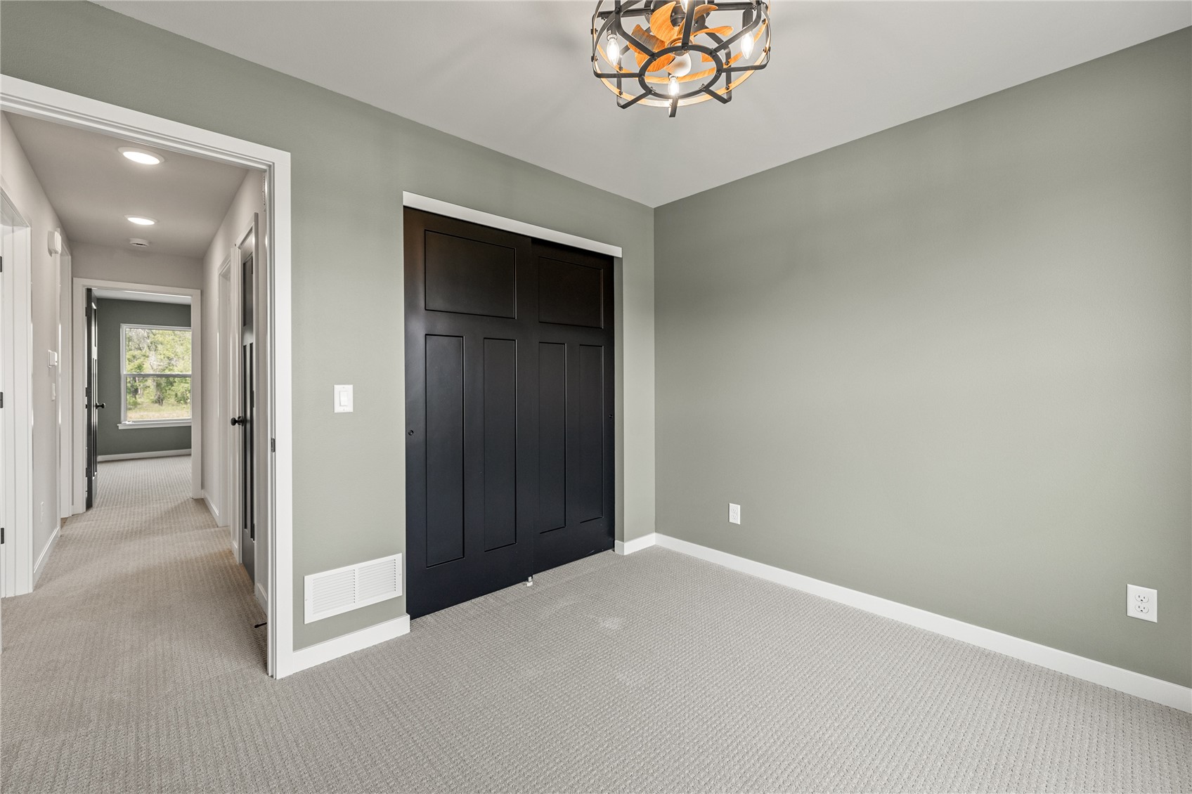 8818 Zeppelin Avenue Cedar Rapids IA 52402