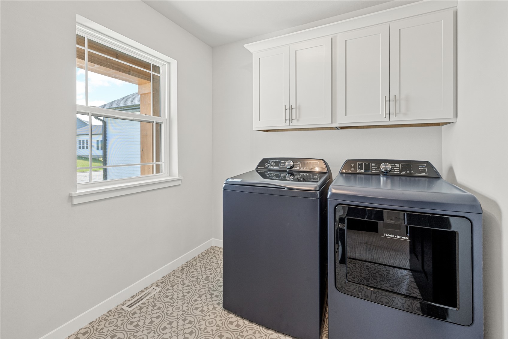 8818 Zeppelin Avenue Cedar Rapids IA 52402