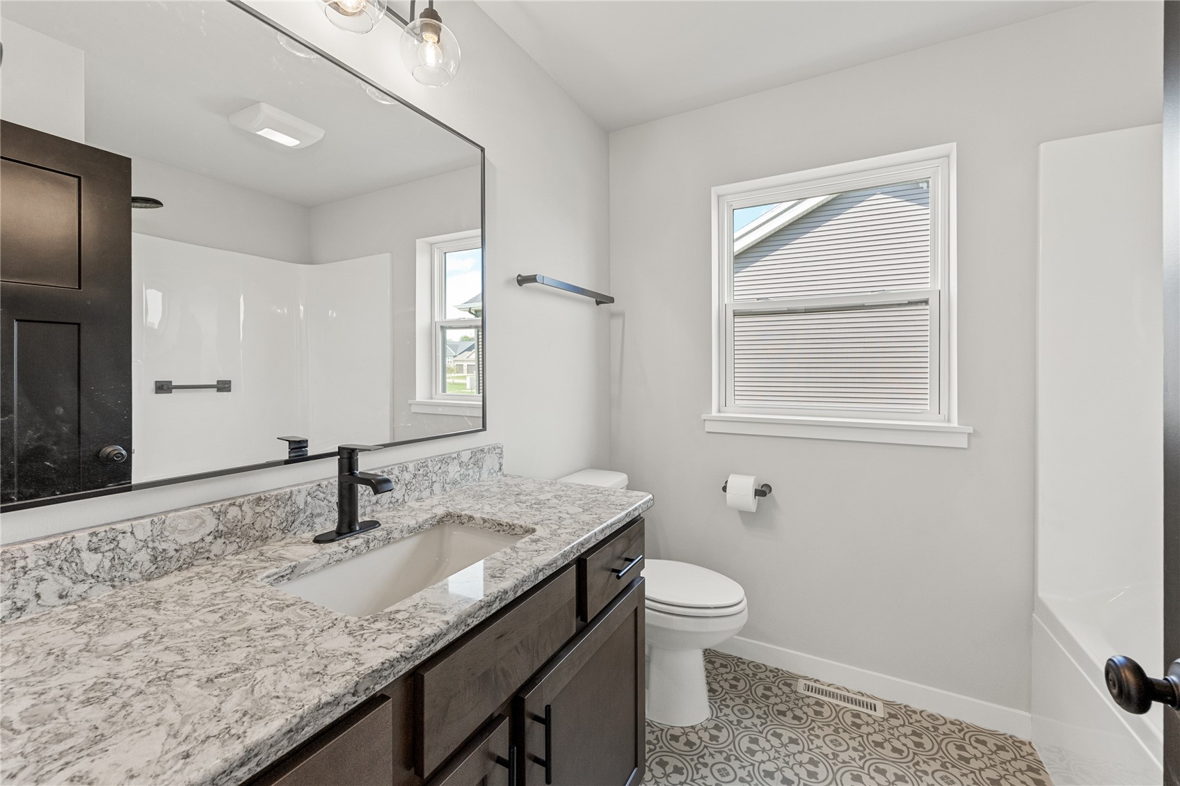 8818 Zeppelin Avenue Cedar Rapids IA 52402