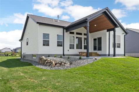 8818 Zeppelin Avenue Cedar Rapids IA 52402