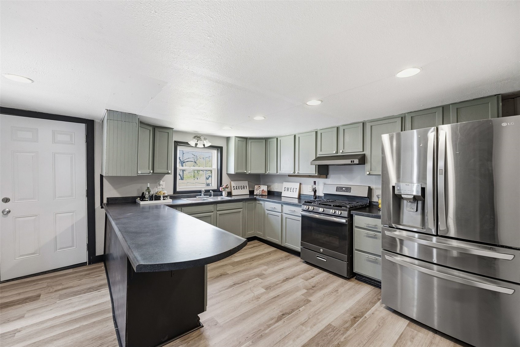 1003 Franklin Street Center Point IA 52213