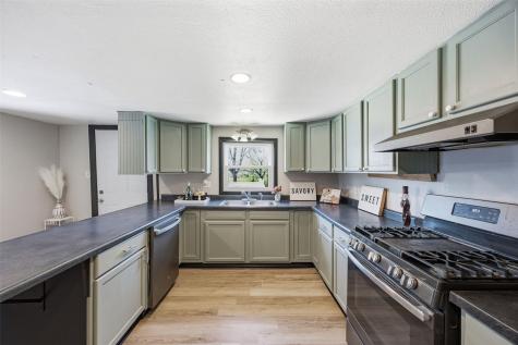 1003 Franklin Street Center Point IA 52213