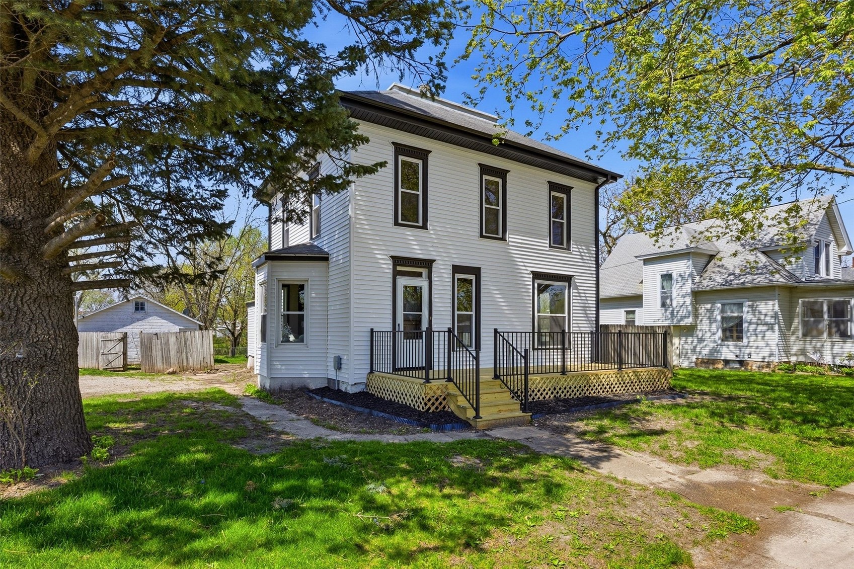 1003 Franklin Street Center Point IA 52213