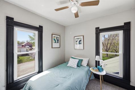 1003 Franklin Street Center Point IA 52213