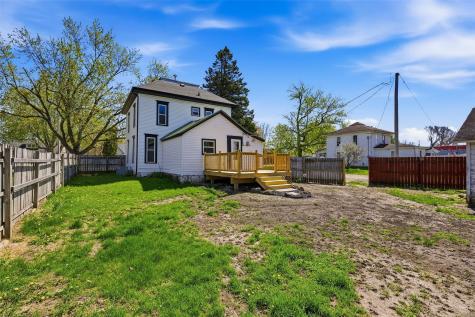 1003 Franklin Street Center Point IA 52213