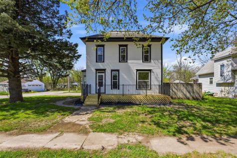 1003 Franklin Street Center Point IA 52213