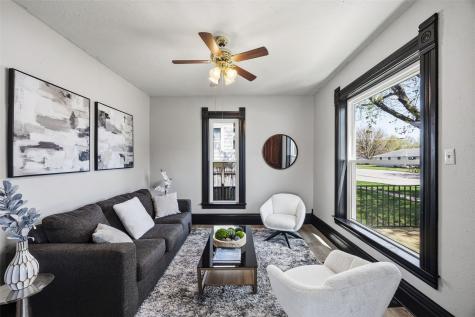 1003 Franklin Street Center Point IA 52213