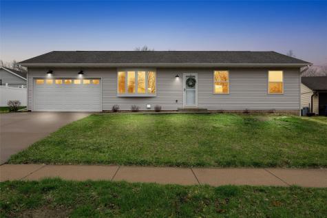 1613 Brookdale Lane Cedar Rapids IA 52402