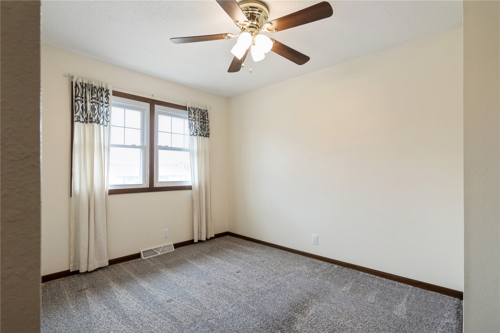 1630 Woodside Court NW Cedar Rapids IA 52405