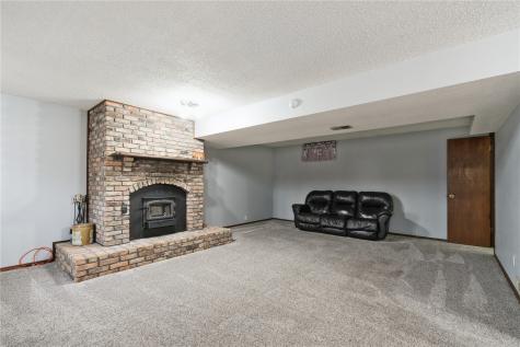 1630 Woodside Court NW Cedar Rapids IA 52405