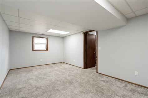 1630 Woodside Court NW Cedar Rapids IA 52405
