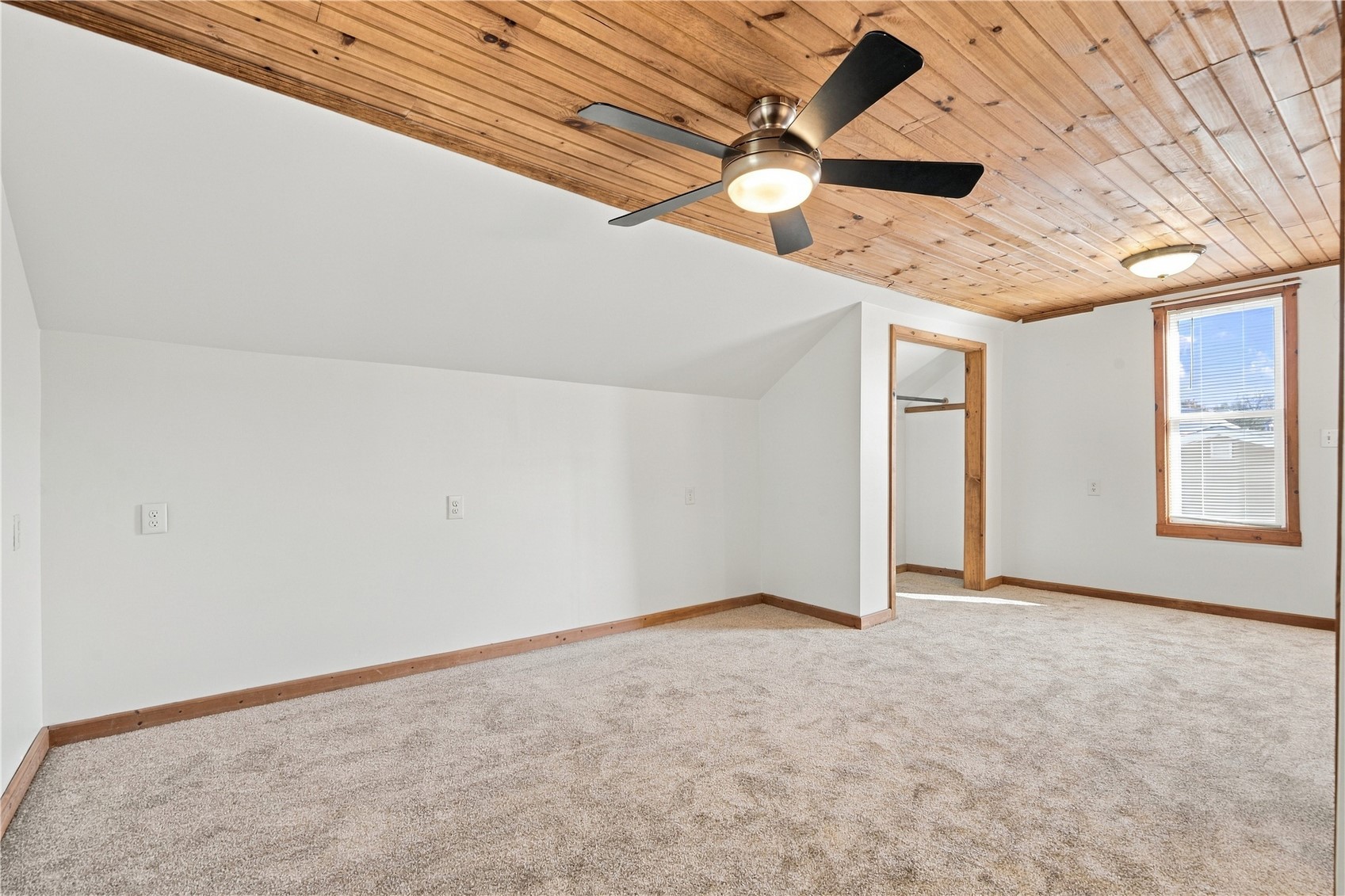82 7th Street S Central City IA 52214