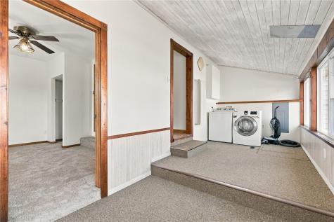 82 7th Street S Central City IA 52214