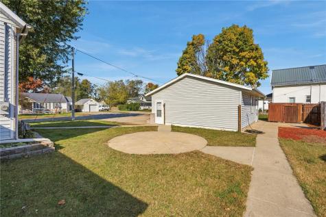82 7th Street S Central City IA 52214