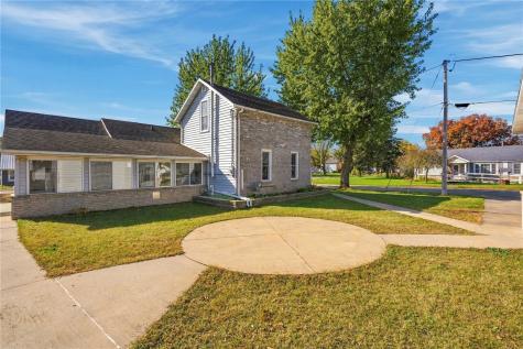 82 7th Street S Central City IA 52214