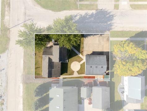 82 7th Street S Central City IA 52214