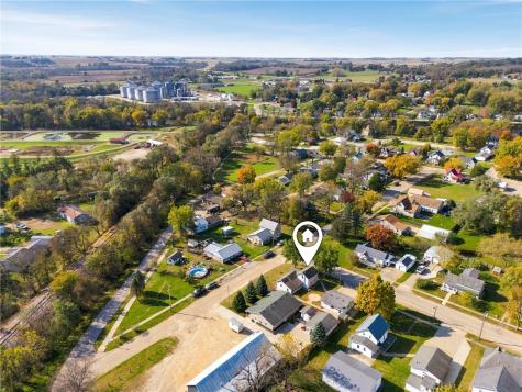 82 7th Street S Central City IA 52214