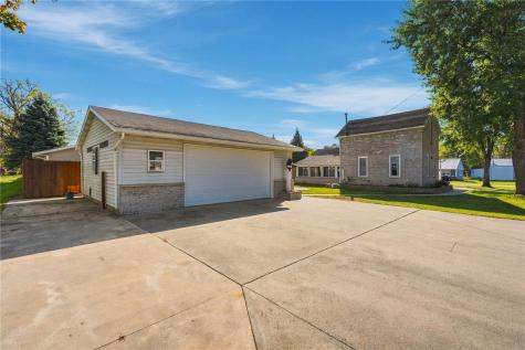 82 7th Street S Central City IA 52214