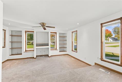 82 7th Street S Central City IA 52214