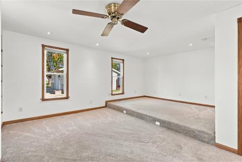 82 7th Street S Central City IA 52214