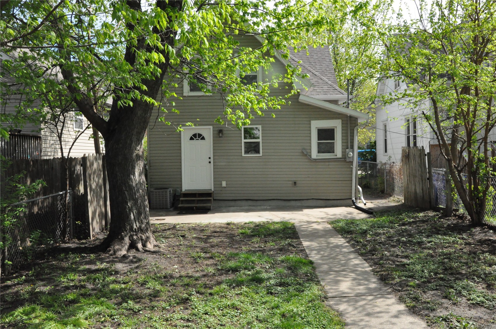 919 10th SE Cedar Rapids IA 52403