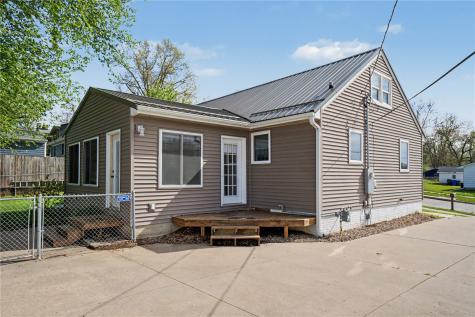 1600 23rd Street NW Cedar Rapids IA 52405