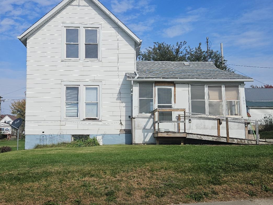 606 16th Street Belle Plaine IA 52208