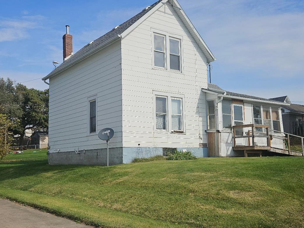 606 16th Street Belle Plaine IA 52208