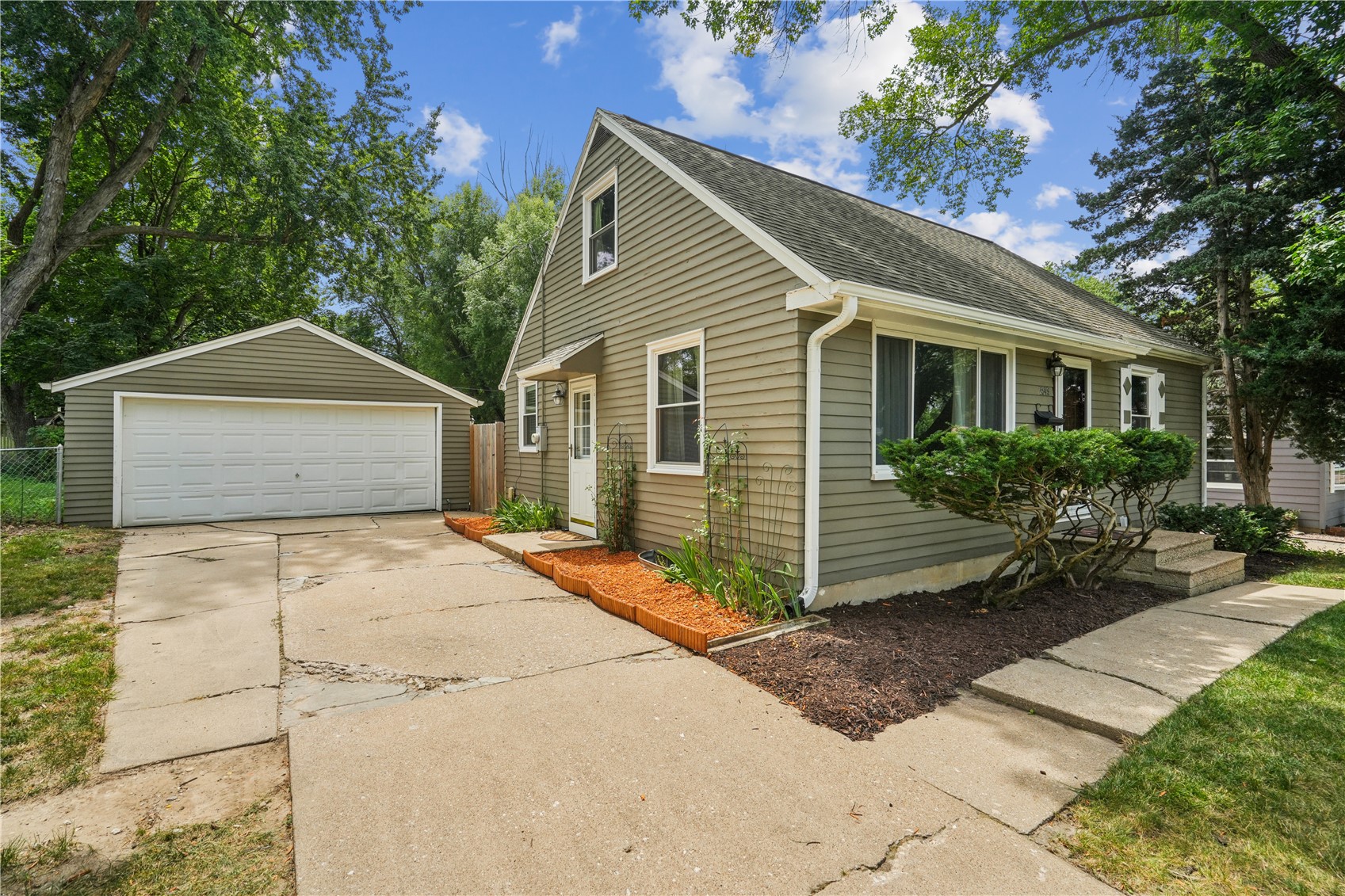 2849 13th Avenue SE Cedar Rapids IA 52403