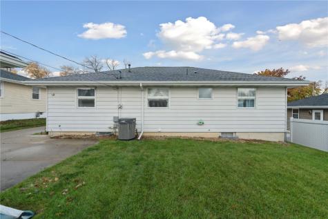 325 29th Street NW Cedar Rapids IA 52405