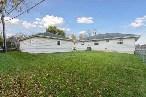 325 29th Street NW Cedar Rapids IA 52405
