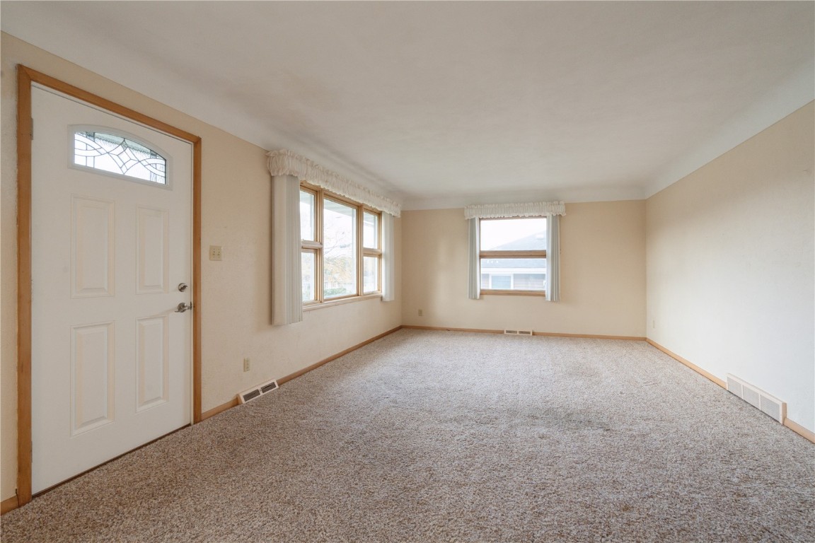 325 29th Street NW Cedar Rapids IA 52405