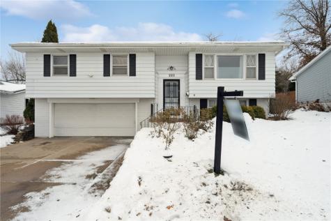 225 31st Street NW Cedar Rapids IA 52405